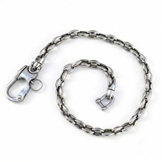Edelstahl Kaffeebohnenkette als Wallet Chain mit großem Karabiner und ovaler Gliederkette auf weißem Hintergrund, tragbar als Hosenkette oder Schlüsselkette.