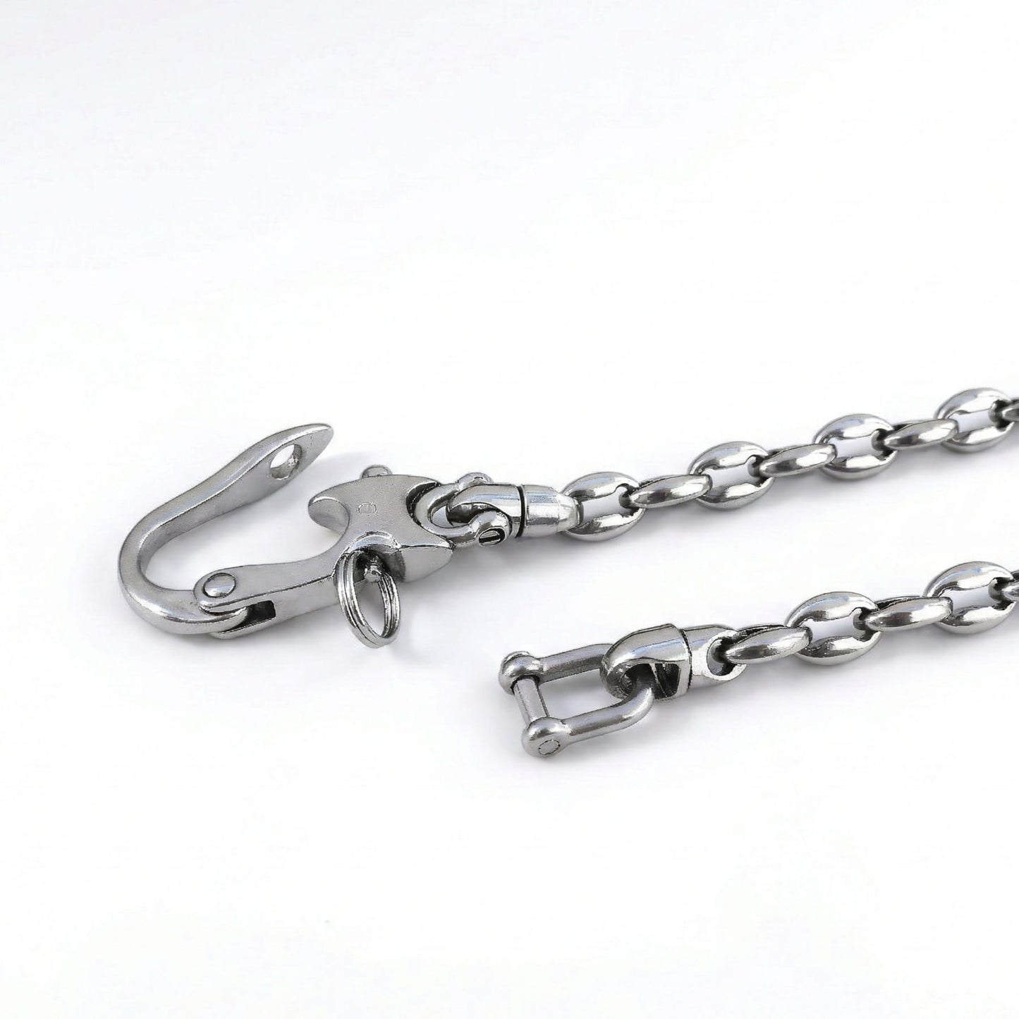 Edelstahl Wallet Chain mit Kaffeebohnenkette, großem Karabiner und Connector auf weißem Hintergrund, tragbar als Hosenkette oder Schlüsselkette.