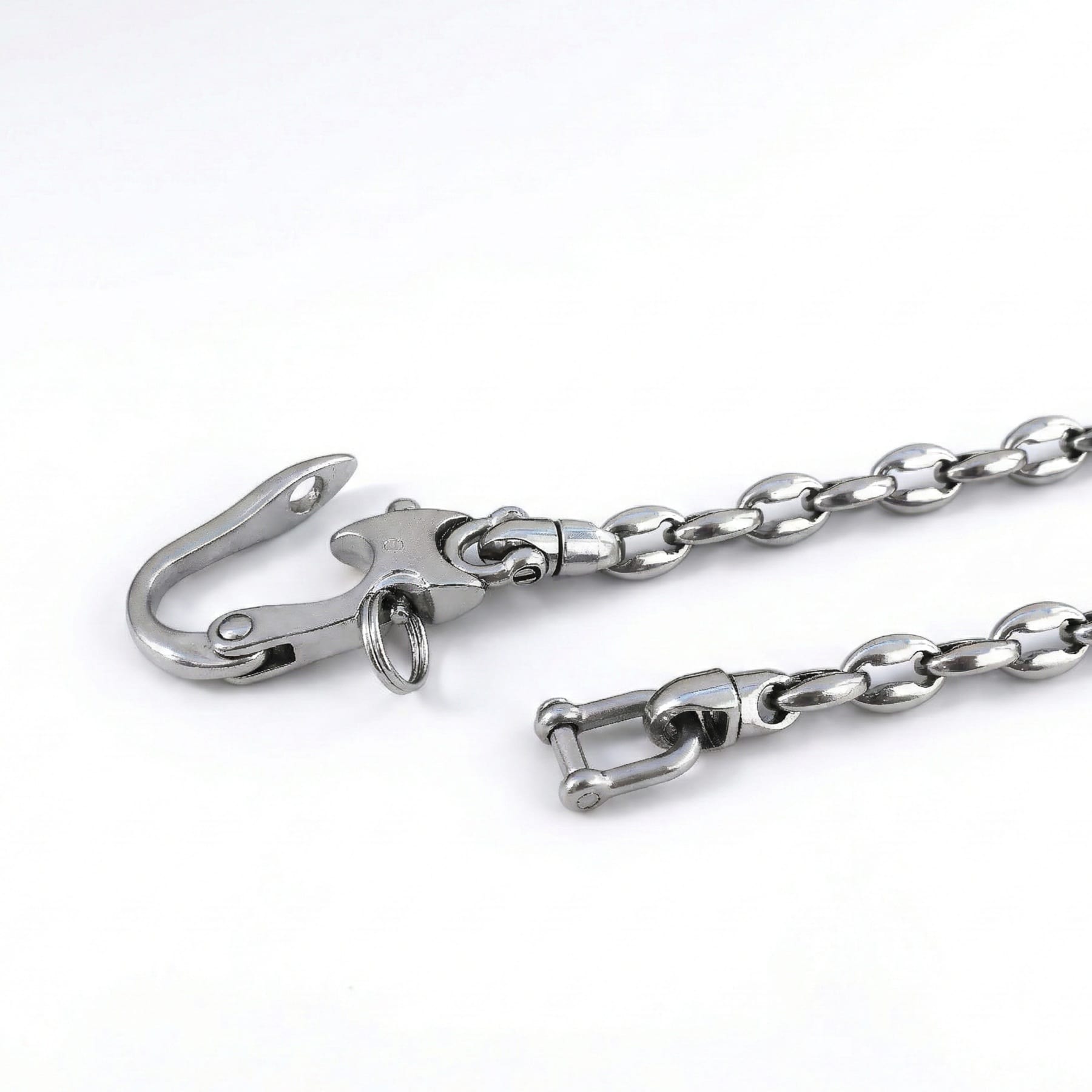 Edelstahl Wallet Chain mit Kaffeebohnenkette, großem Karabiner und Connector auf weißem Hintergrund, tragbar als Hosenkette oder Schlüsselkette.