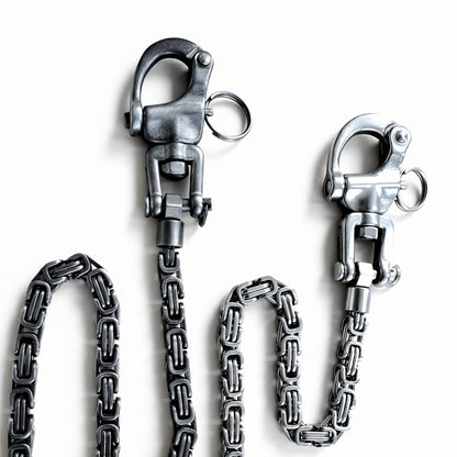 Edelstahl Wallet Chain als Königskette mit silbernem und schwarzem 360° Karabiner – robuste Hosenkette und Pants Chain für Biker Style, Jeans und Denim.