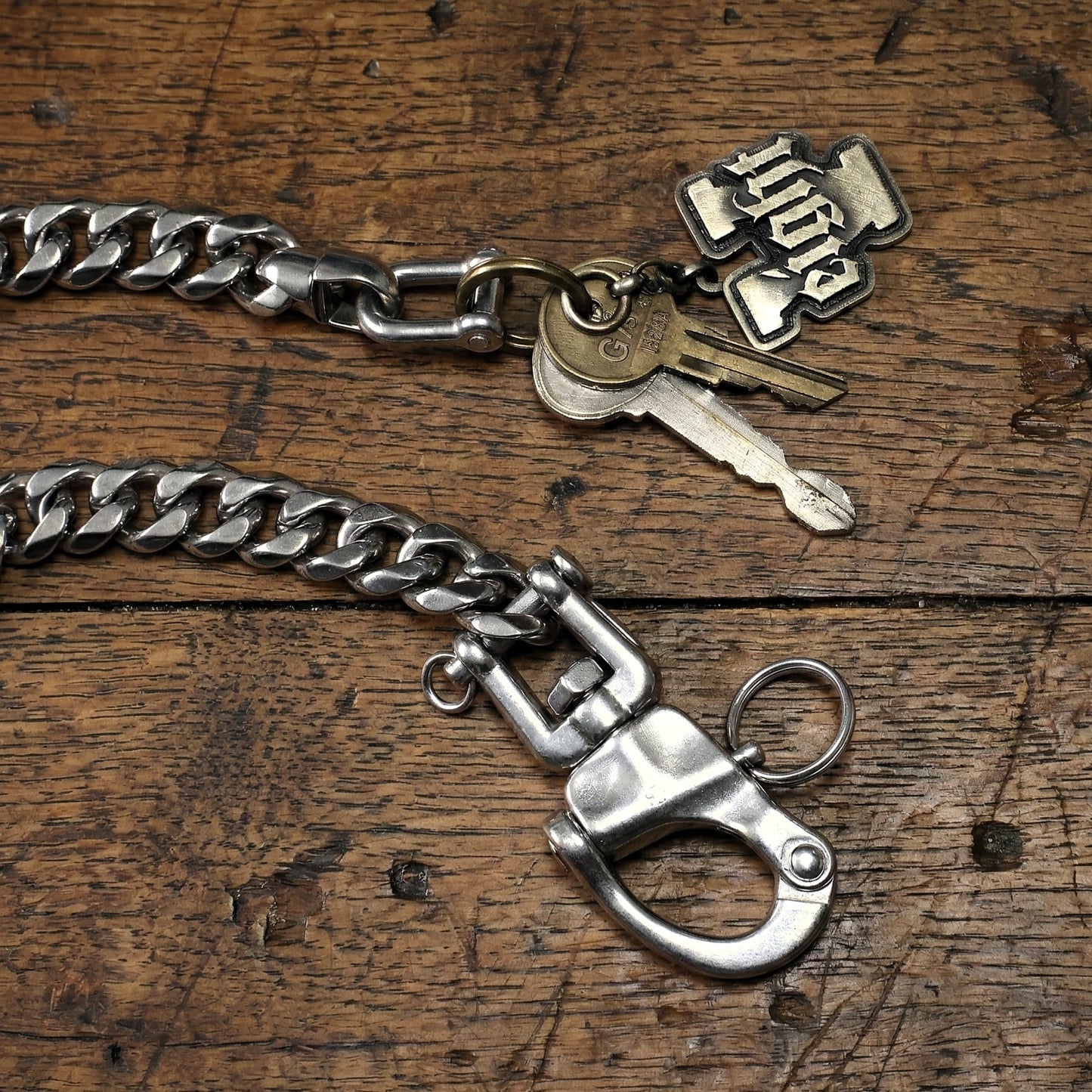 Gefeilte Panzerkette Wallet Chain aus Edelstahl als Schlüsselkette mit Karabiner