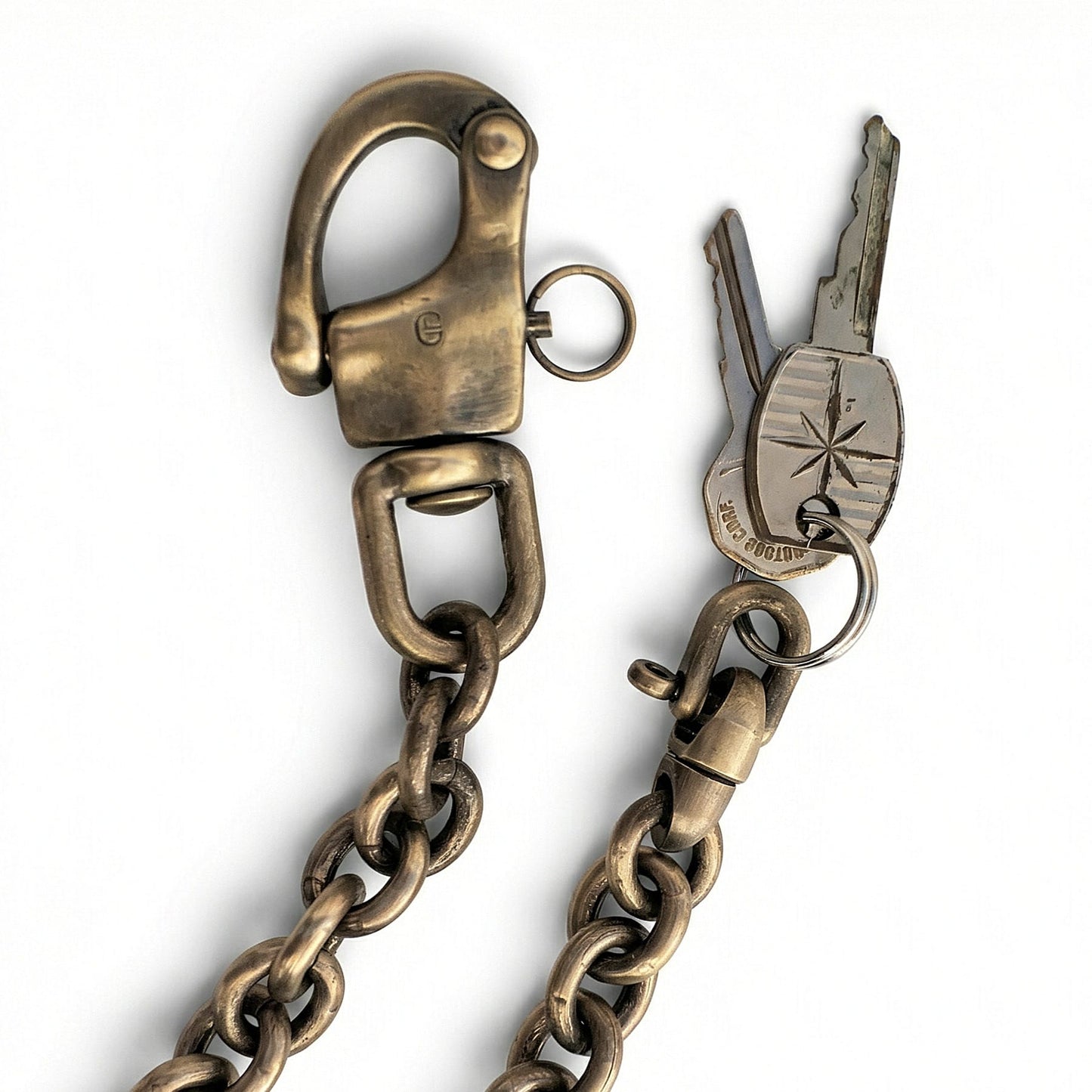 Wallet Chain im Vintage-Look mit massivem Karabiner, Ankerkette und befestigtem Schlüsselbund
